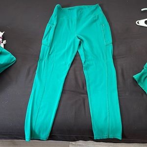 L Jaanuu Hunter Green Scrub Bottoms